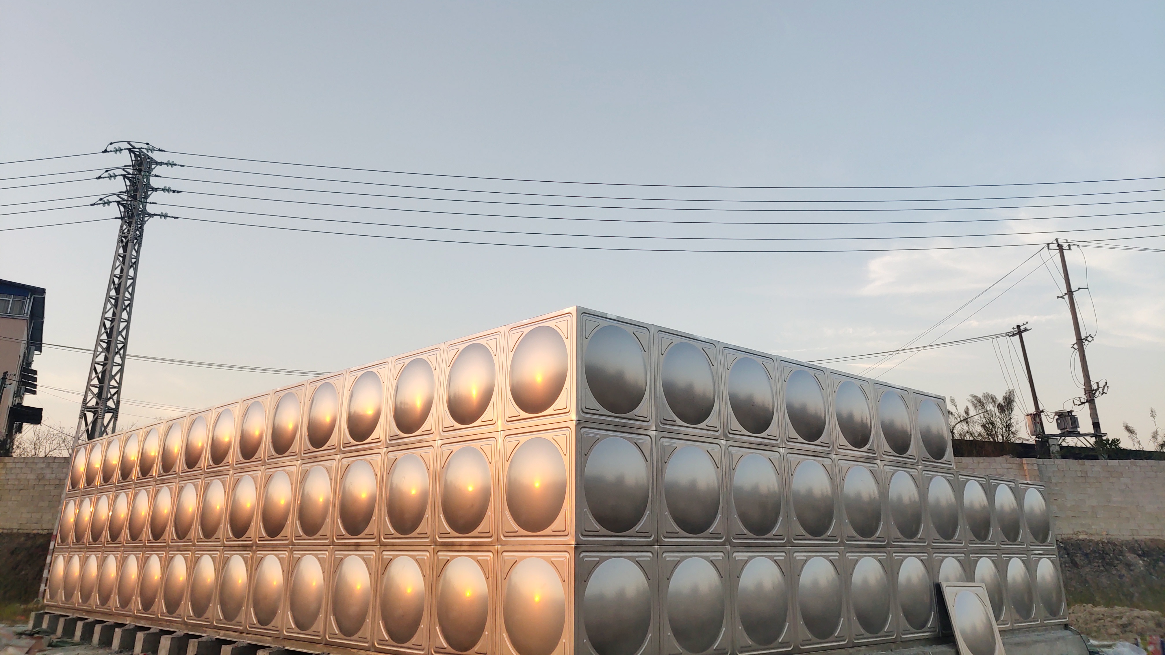 304不銹鋼水箱多少錢一立方-渠泉泵業 304不銹鋼水箱多少錢一立方-渠泉泵業